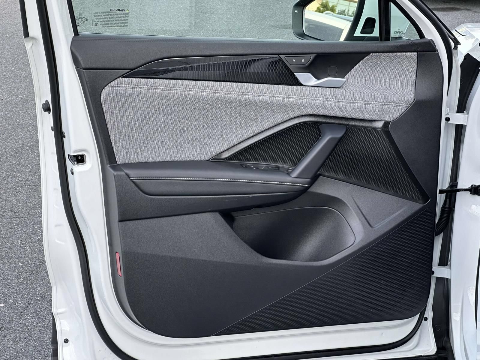 Certified 2025 Volkswagen Tiguan S FWD image 17