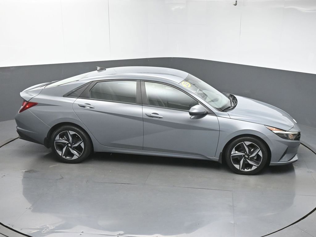 Used 2023 Hyundai Elantra SEL w/ Convenience Package image 46