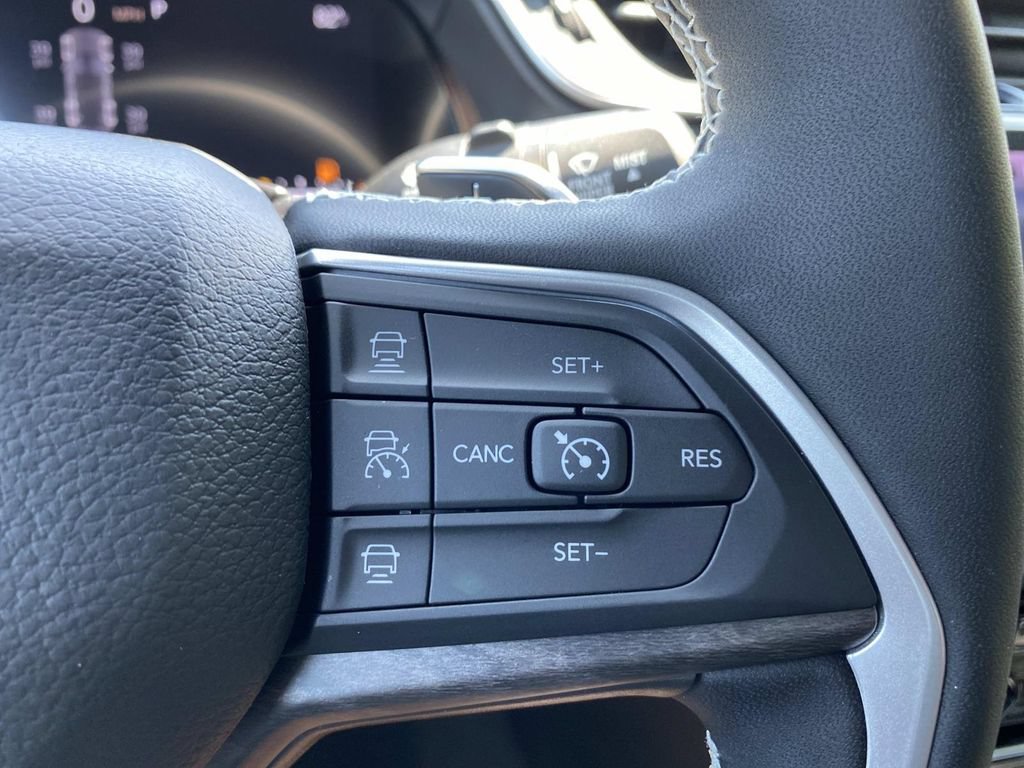 Certified 2025 Jeep Grand Cherokee Limited w/ Black Appearance Package AWD/4WD image 22