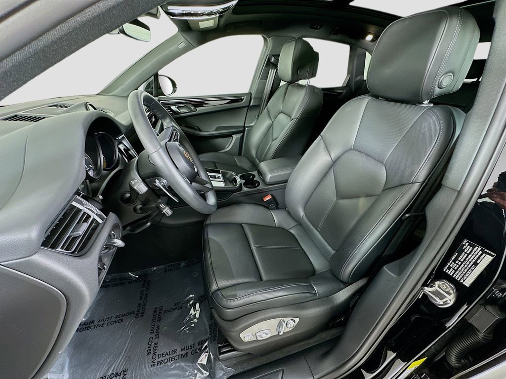 Used 2025 Porsche Macan image 5