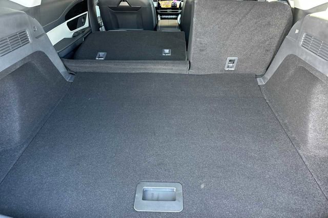 Used 2024 Lincoln Nautilus Premier w/ Equipment Group 102A image 13