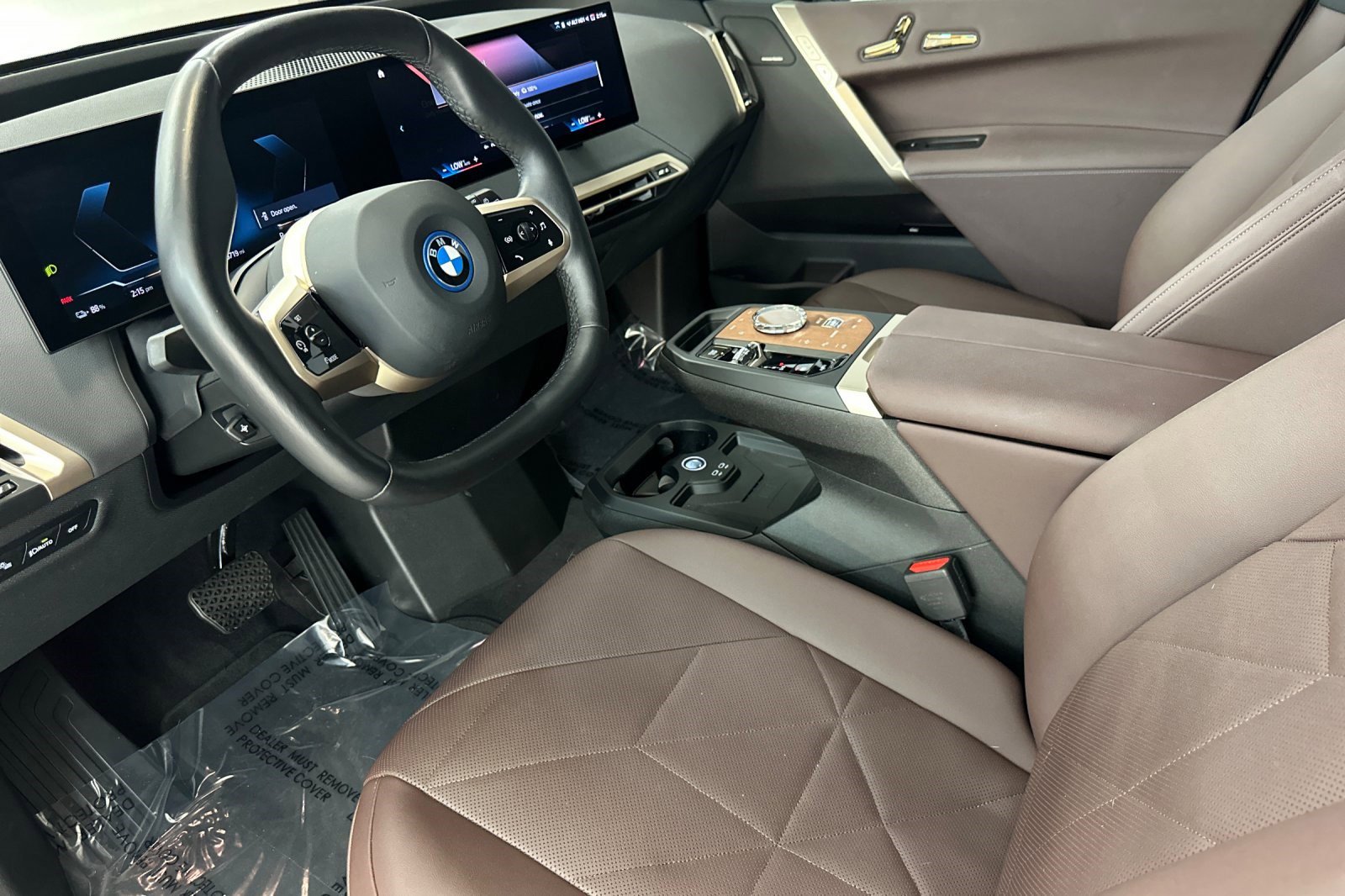 Used 2023 BMW iX xDrive50 w/ Premium Package image 4