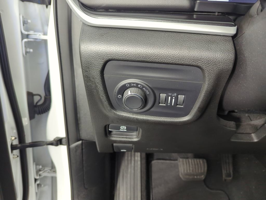 Used 2023 Jeep Grand Cherokee Altitude image 20