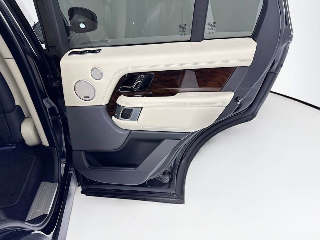 Used 2020 Land Rover Range Rover HSE image 28