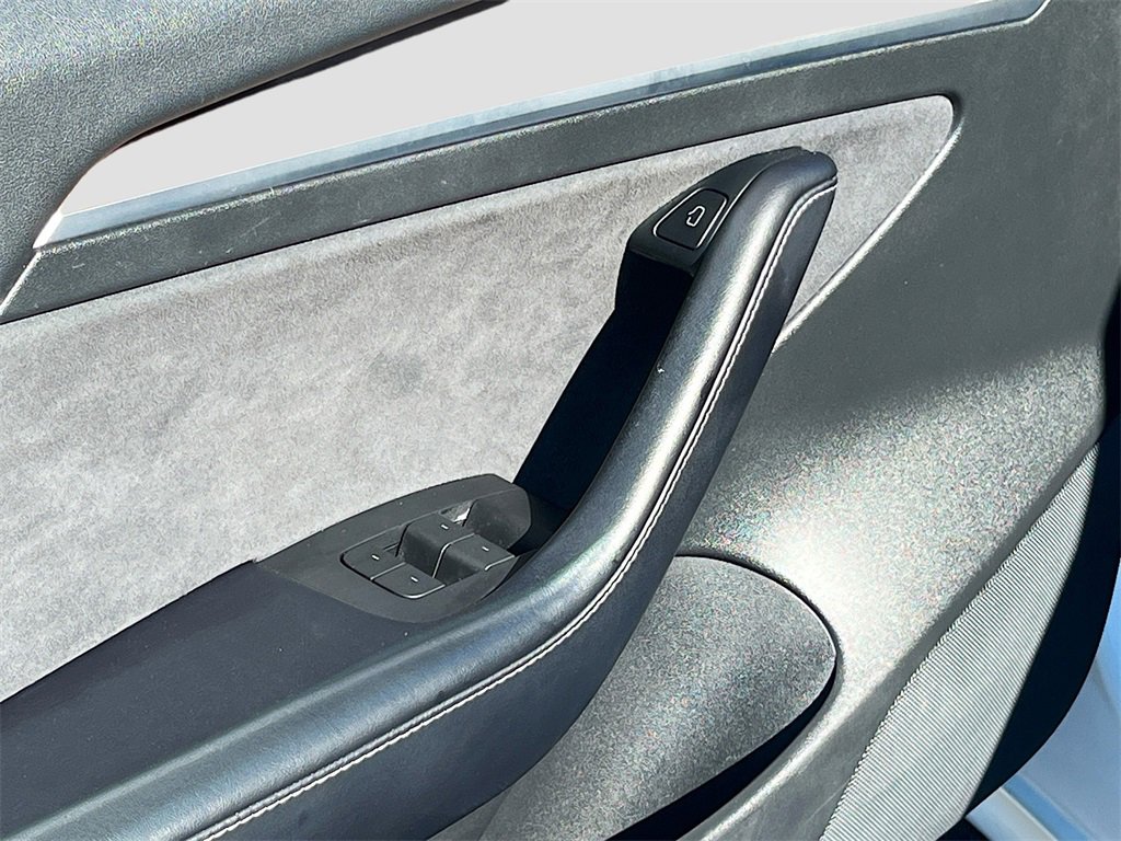 Used 2021 Tesla Model 3 Standard Range Plus image 17