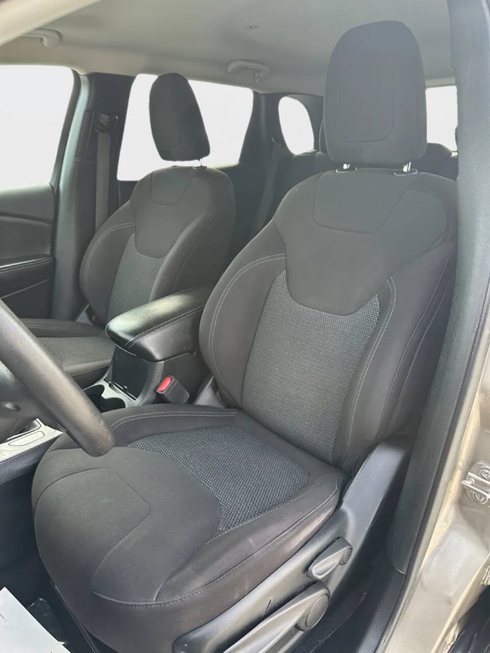 Used 2019 Jeep Cherokee Latitude w/ Popular Appearance Group FWD image 12