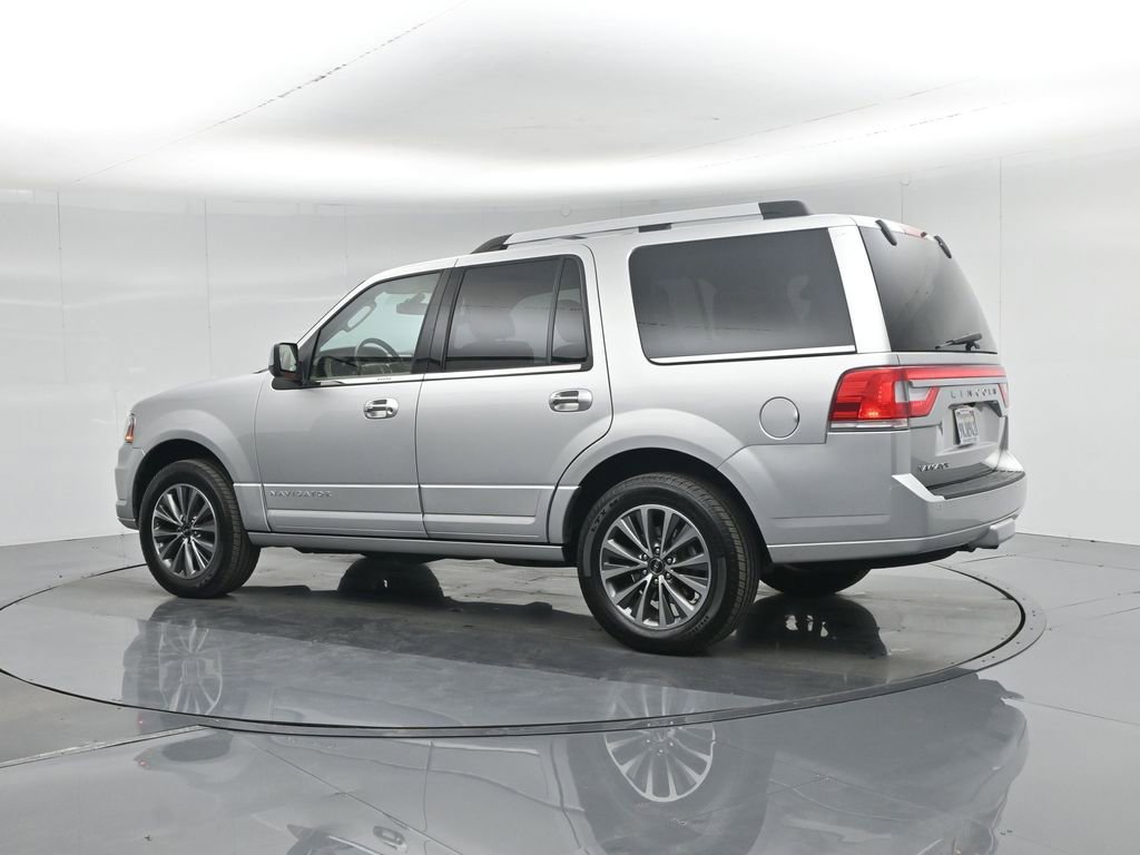 Used 2017 Lincoln Navigator Select image 6