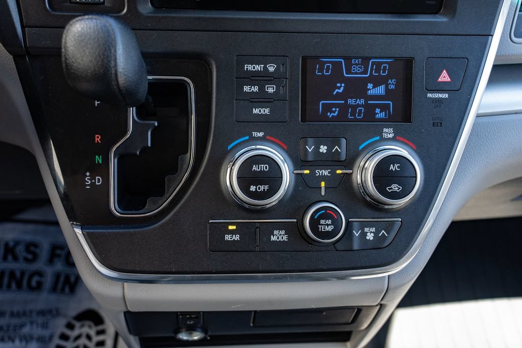 Used 2015 Toyota Sienna LE FWD image 18