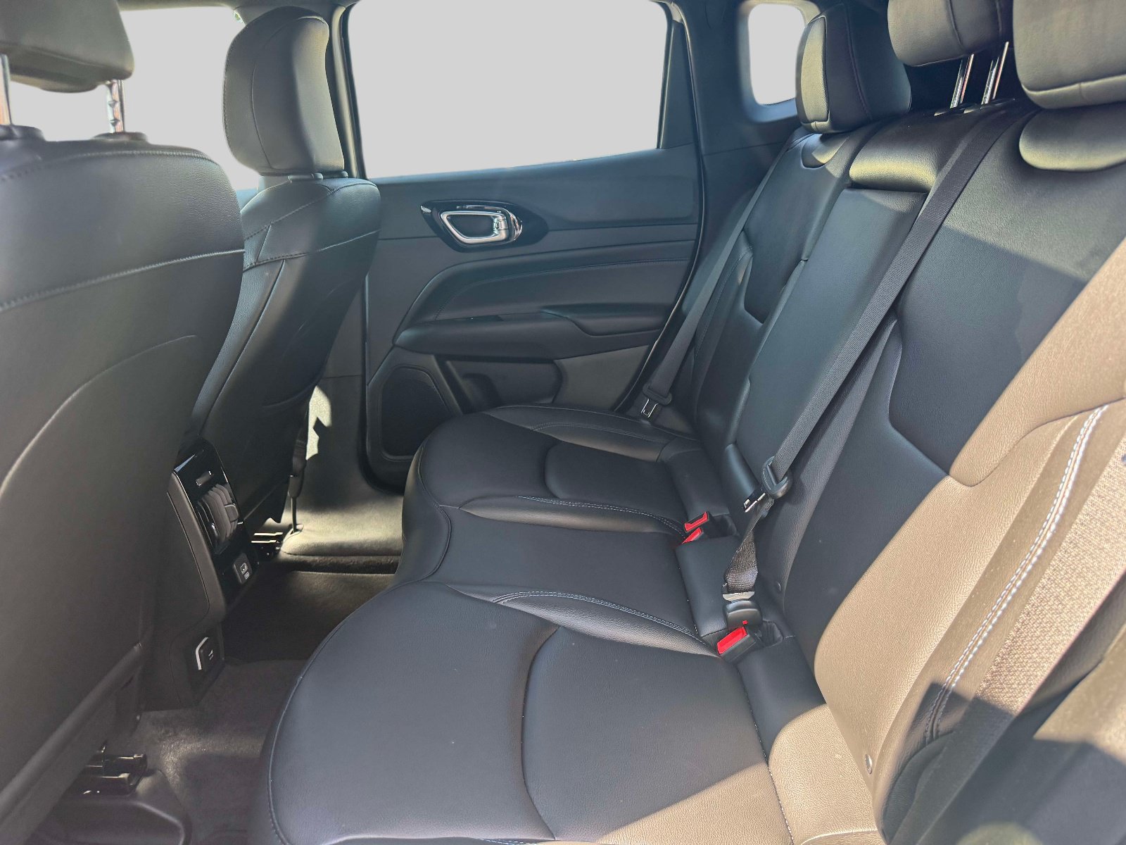 Used 2026 Jeep Compass Limited AWD/4WD image 14