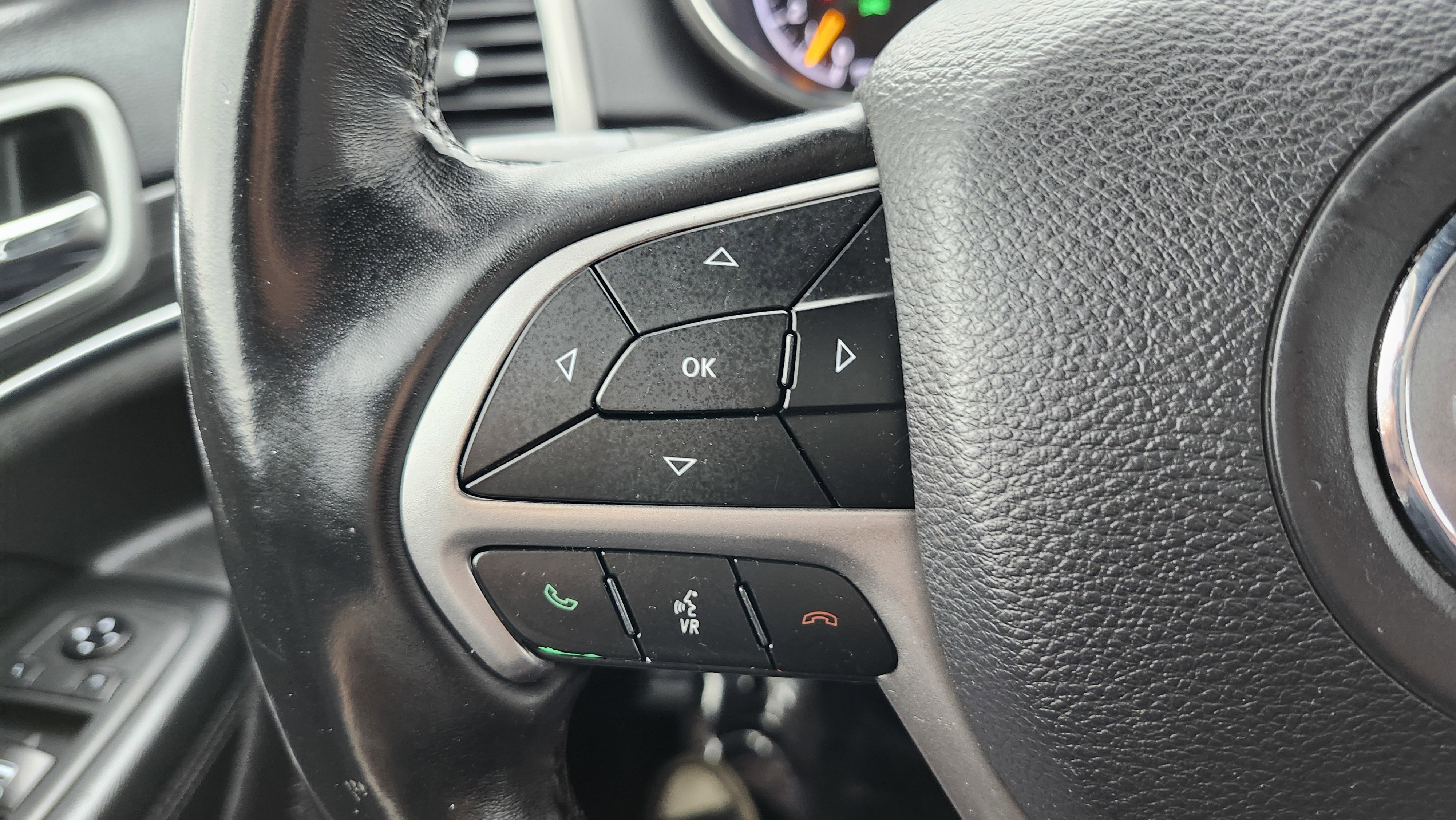 Used 2019 Jeep Grand Cherokee Limited image 38