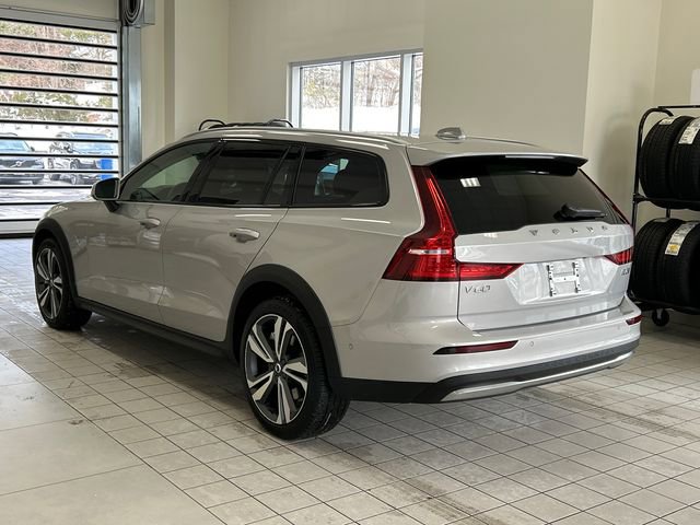 Certified 2025 Volvo V60 B5 Cross Country Plus image 2
