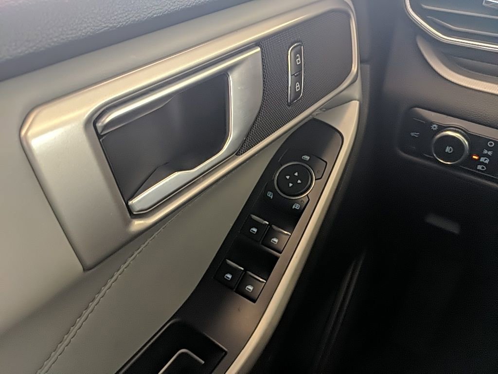 Used 2023 Ford Explorer XLT w/ Equipment Group 202A image 29