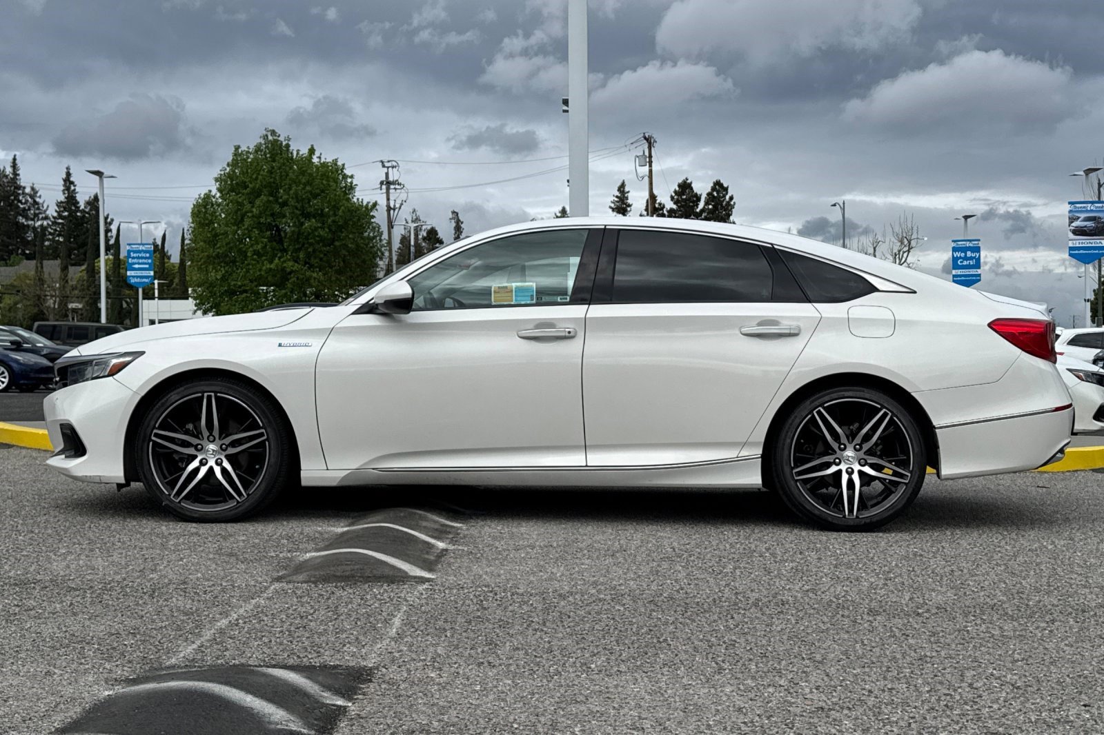 Used 2022 Honda Accord Touring image 2