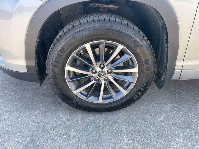 Used 2017 Toyota Highlander XLE AWD/4WD image 29