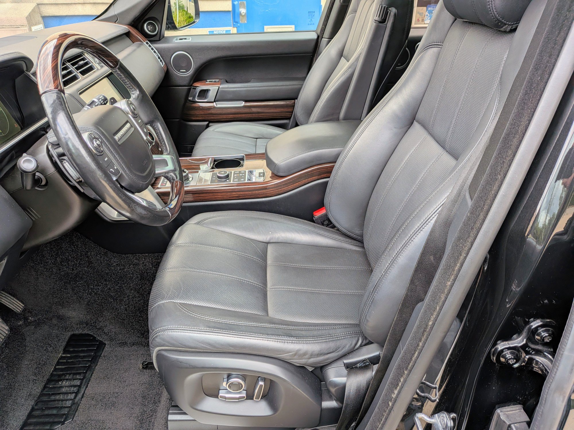 Used 2017 Land Rover Range Rover HSE AWD/4WD image 5