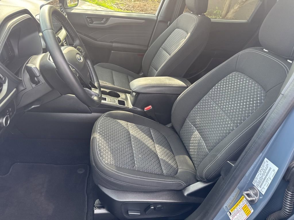 Used 2023 Ford Escape Active w/ Tech Pack #1 AWD/4WD image 18