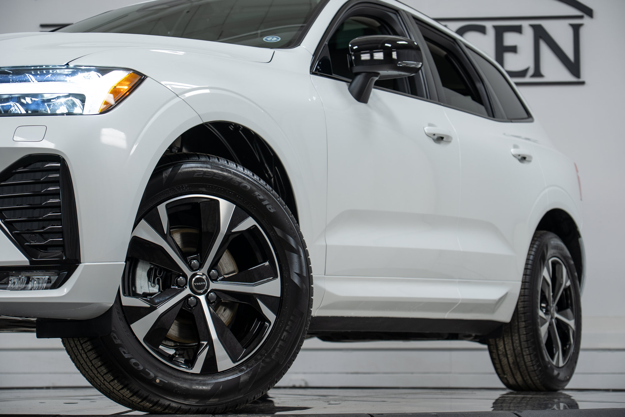 New 2026 Volvo XC60 B5 Core w/ Climate Package AWD/4WD image 27