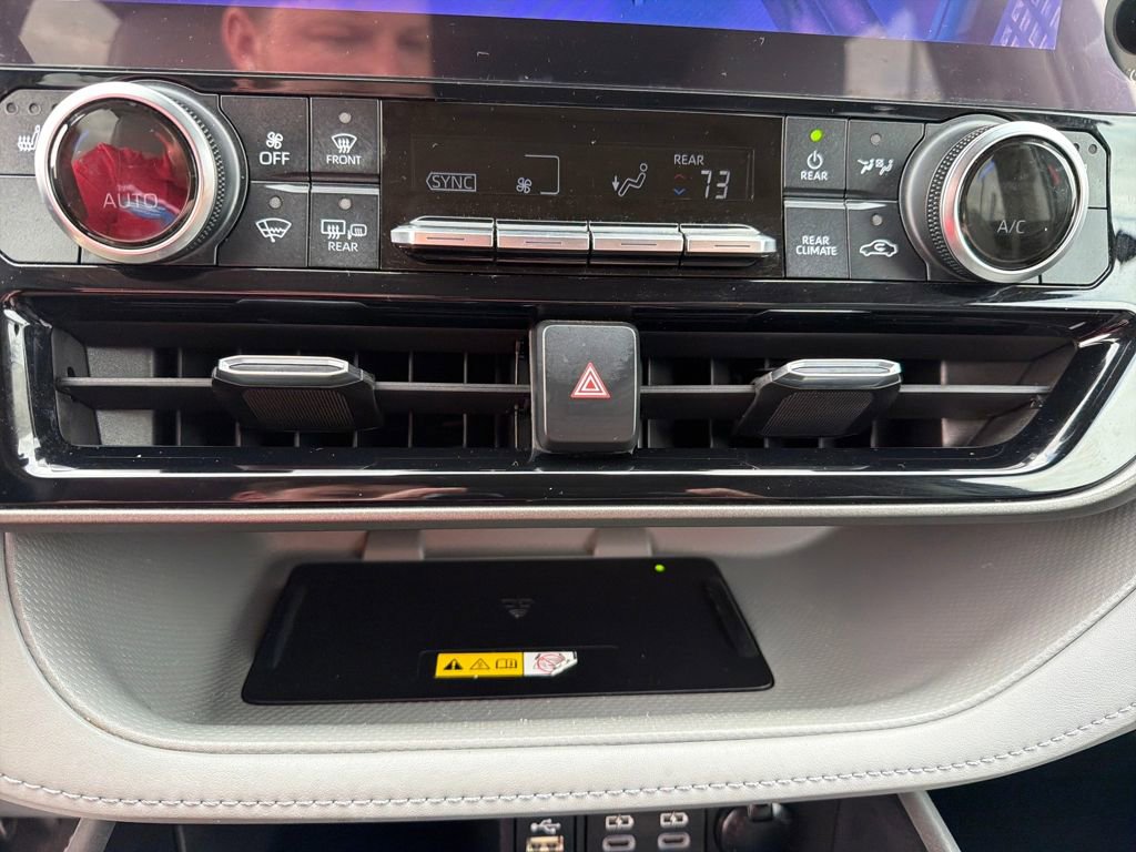 Used 2023 Toyota Highlander XLE FWD image 14