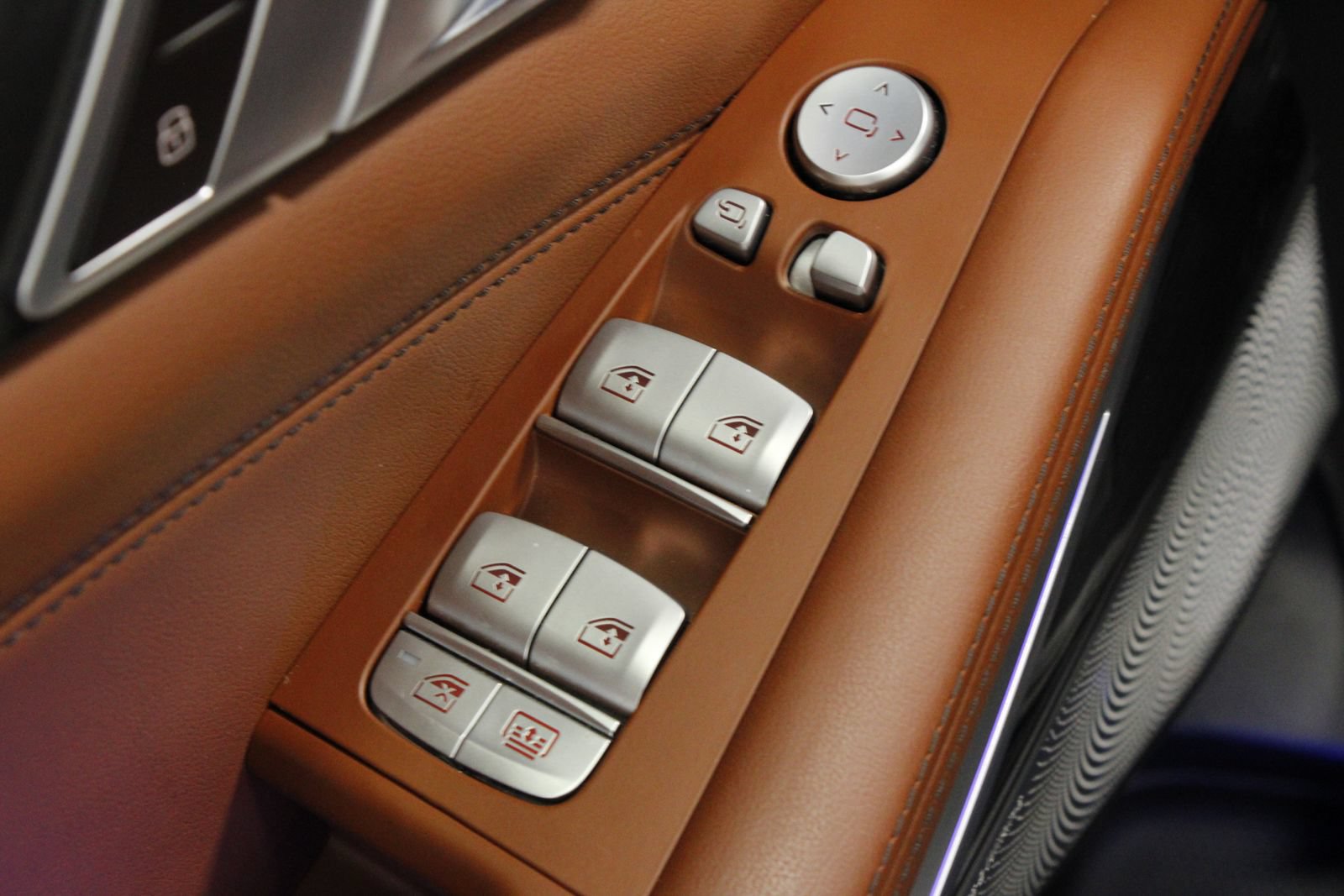 Used 2024 BMW ALPINA XB7 AWD/4WD image 31