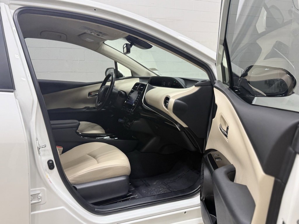 Used 2020 Toyota Prius XLE image 36