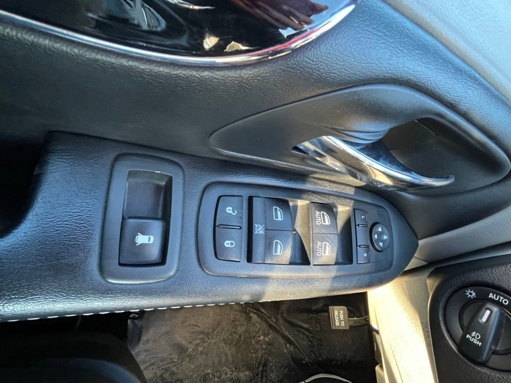 Used 2020 Dodge Grand Caravan SXT image 21