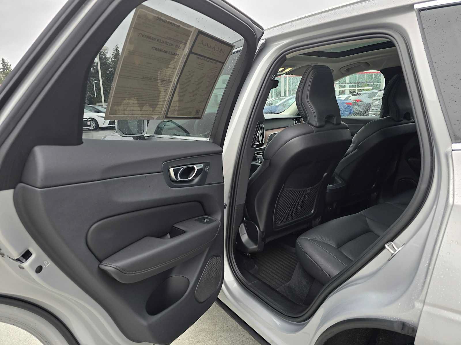 Used 2023 Volvo XC60 B5 Plus w/ Climate Package AWD/4WD image 15