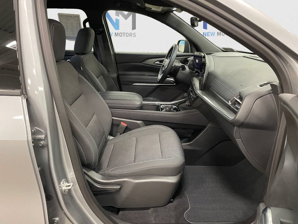 Used 2026 Chevrolet Traverse LT w/ Driver Confidence Package AWD/4WD image 15