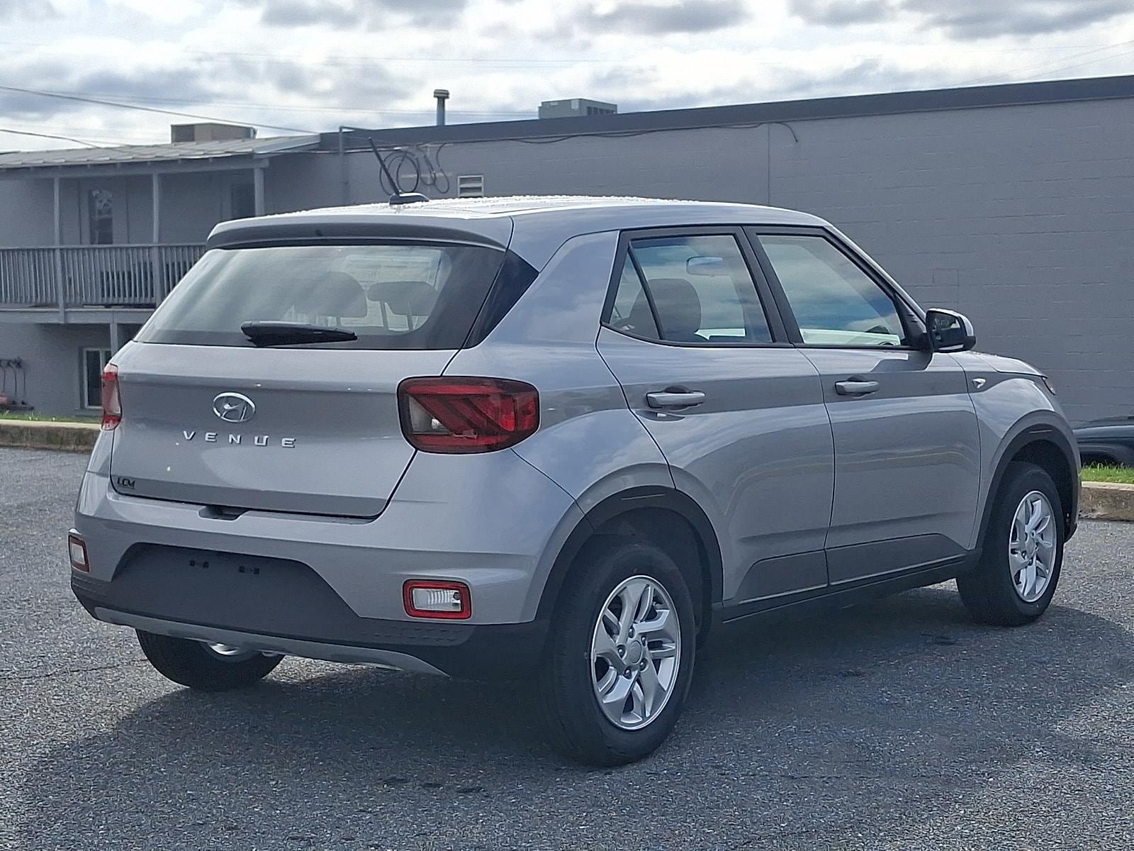 New 2026 Hyundai Venue SE FWD image 3
