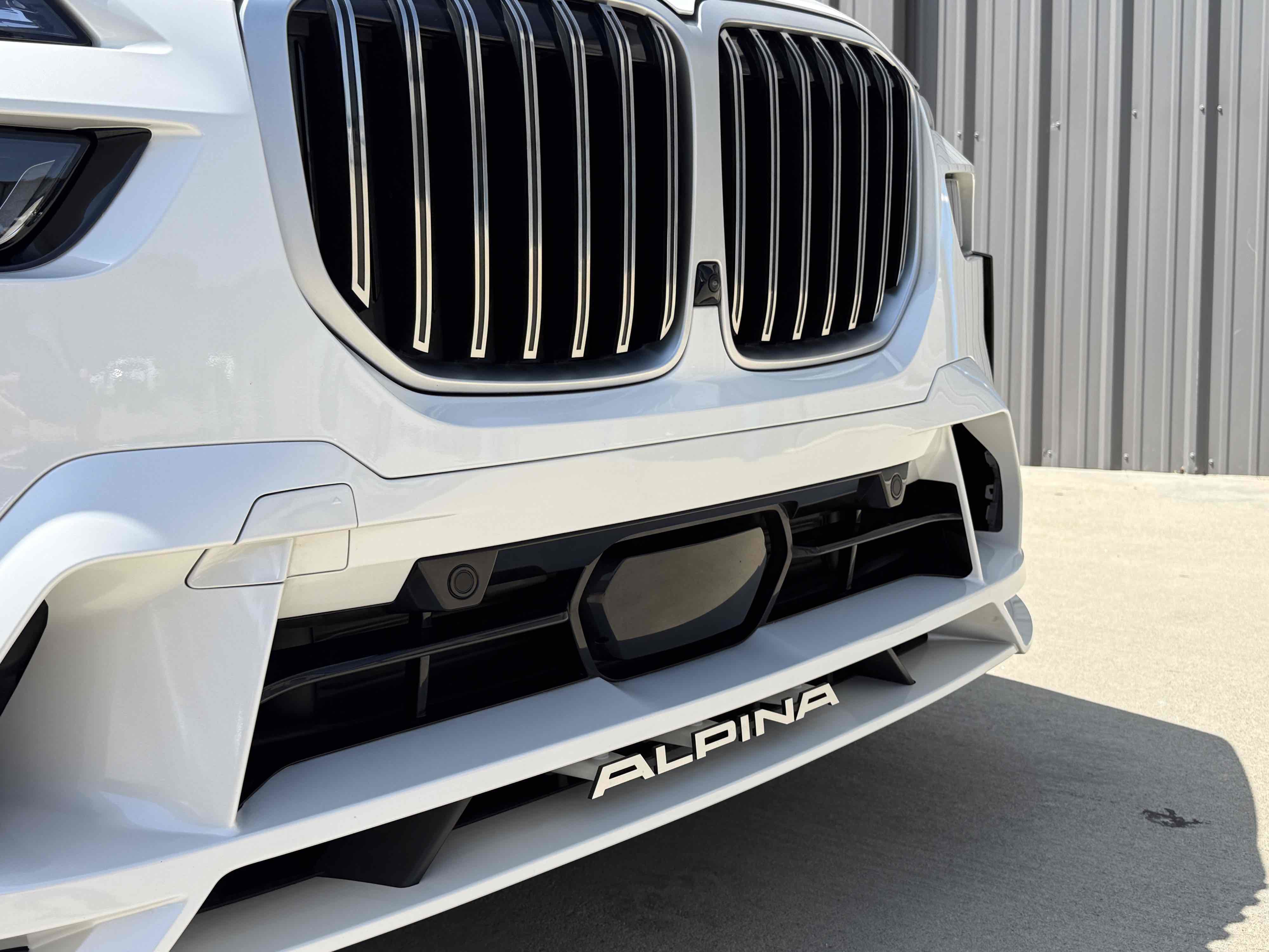 Used 2025 BMW ALPINA XB7 AWD/4WD image 3