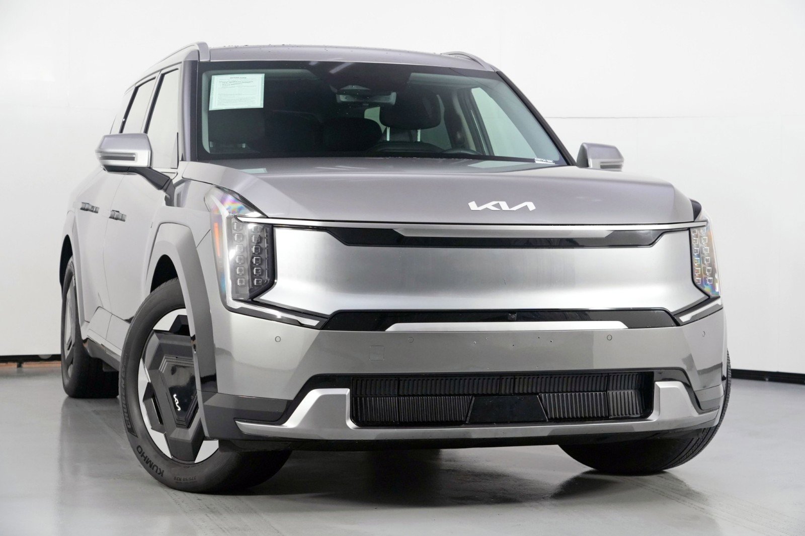 Used 2024 Kia EV9 Land image 4