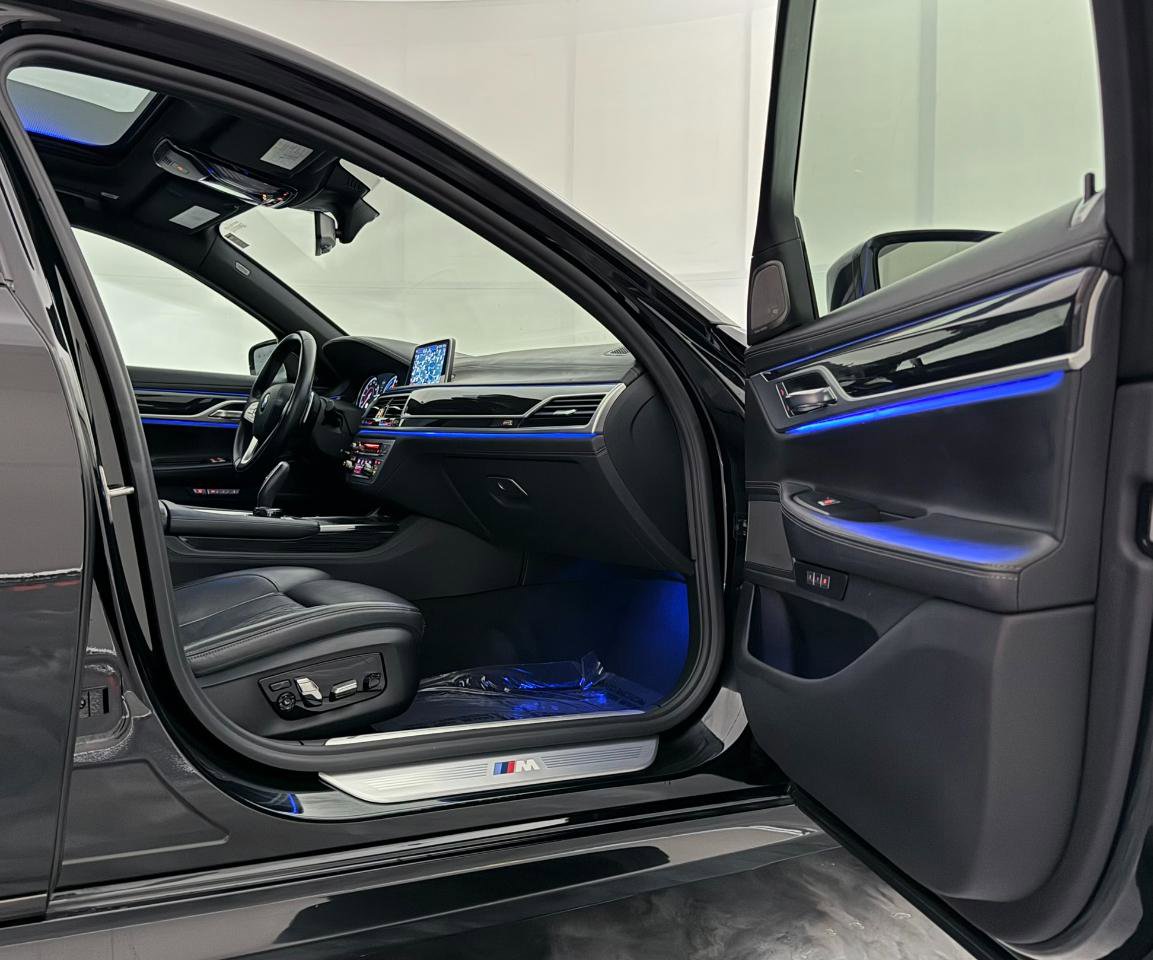 Used 2018 BMW 740e xDrive AWD/4WD image 27