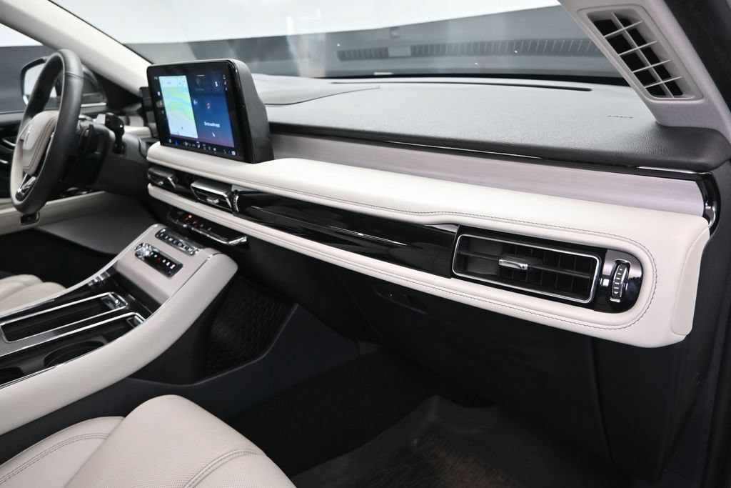 Used 2025 Lincoln Aviator Reserve w/ Luxury Package RWD image 24