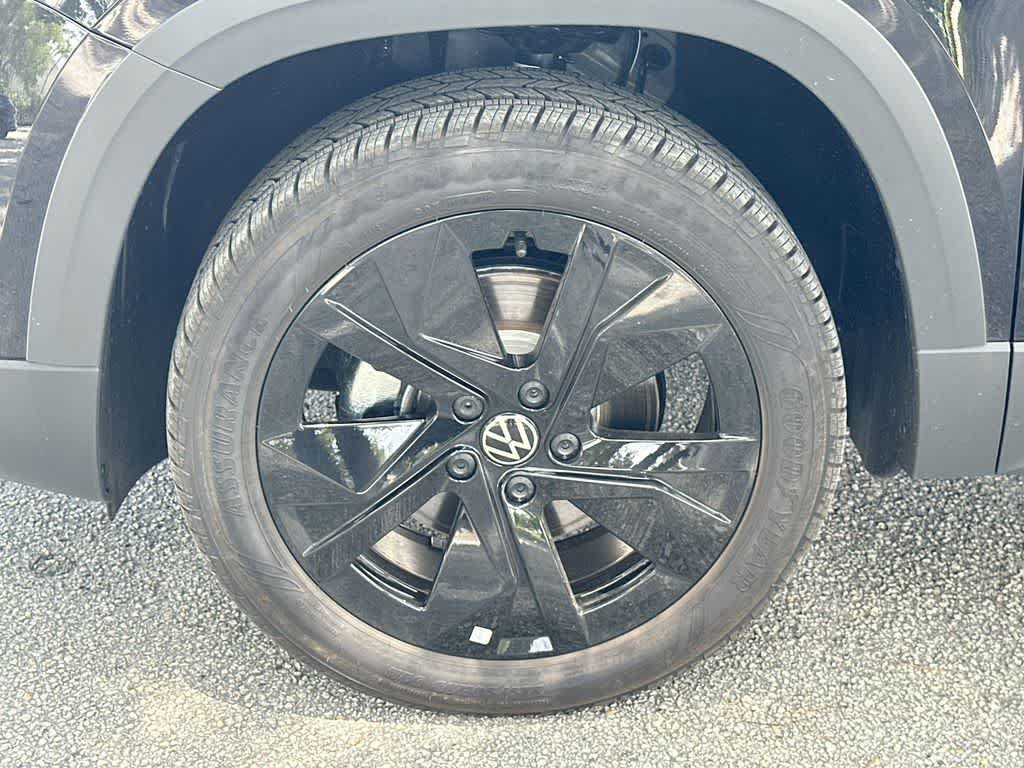New 2026 Volkswagen Taos SE FWD image 11