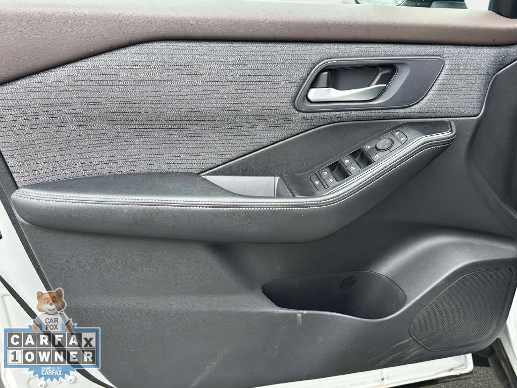 Used 2023 Nissan Rogue SV AWD/4WD image 16