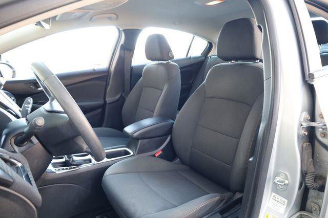 Used 2018 Chevrolet Cruze LS FWD image 15