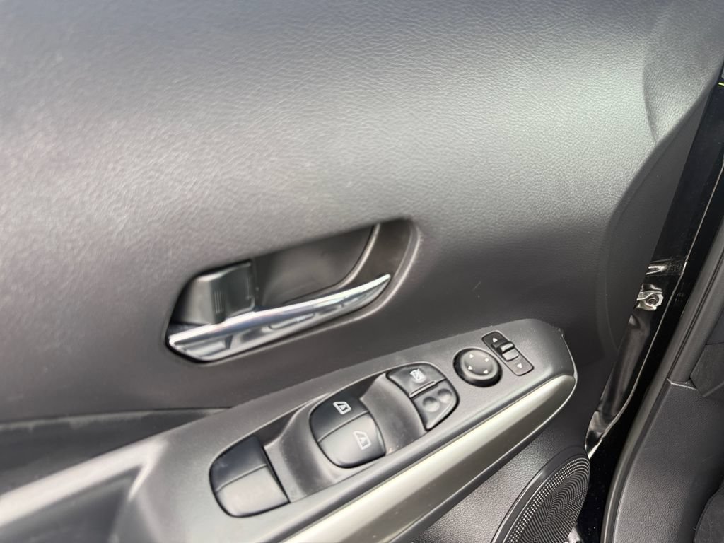 Used 2020 Nissan Kicks SR w/ SR Premium Package FWD image 22