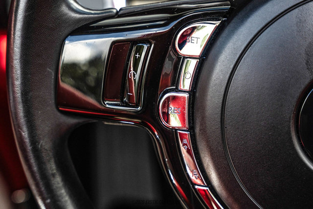 Used 2016 Rolls-Royce Dawn RWD image 39