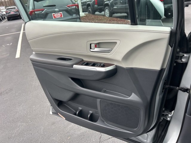 Used 2024 Toyota Sienna XLE image 28