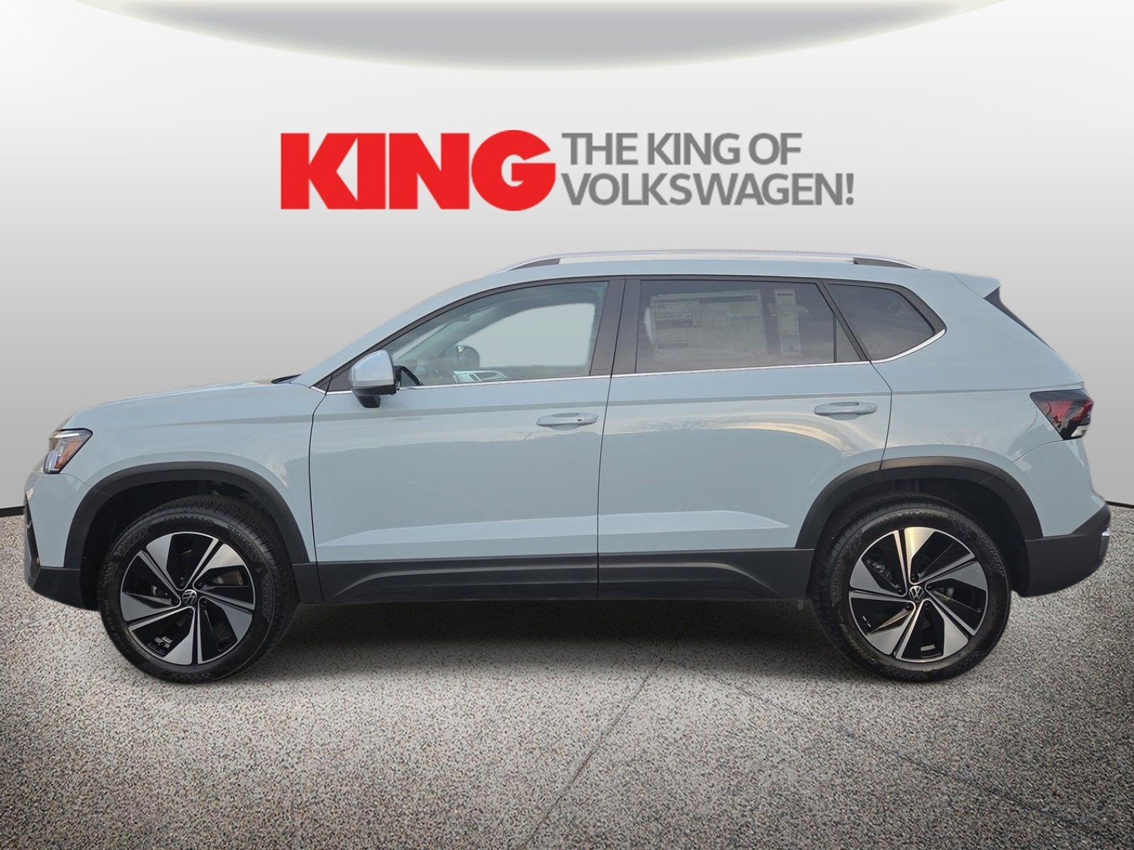 Used 2025 Volkswagen Taos SE w/ Panoramic Sunroof Package image 7