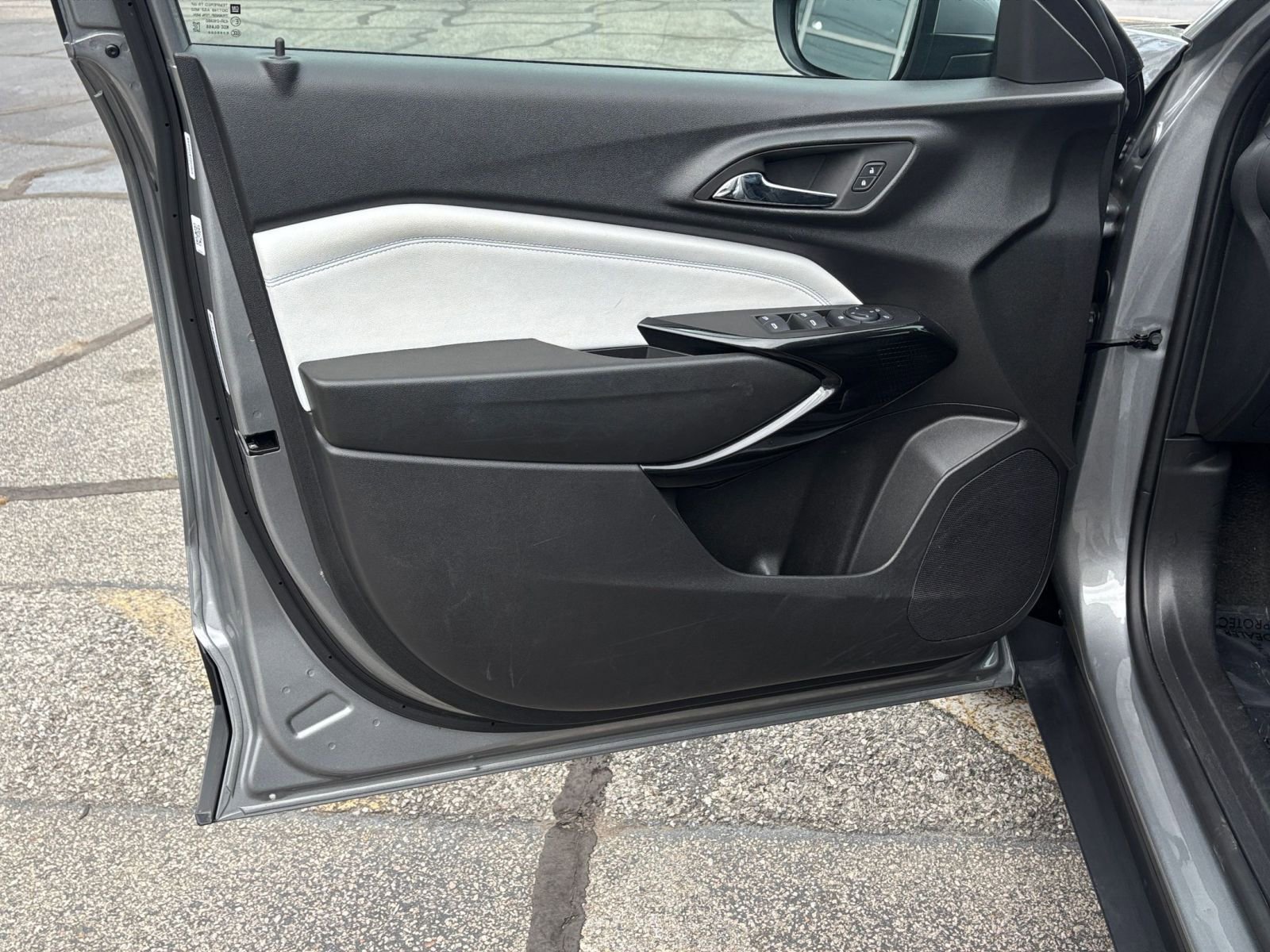 Used 2025 Chevrolet Trax LT w/ LT Convenience Package FWD image 18