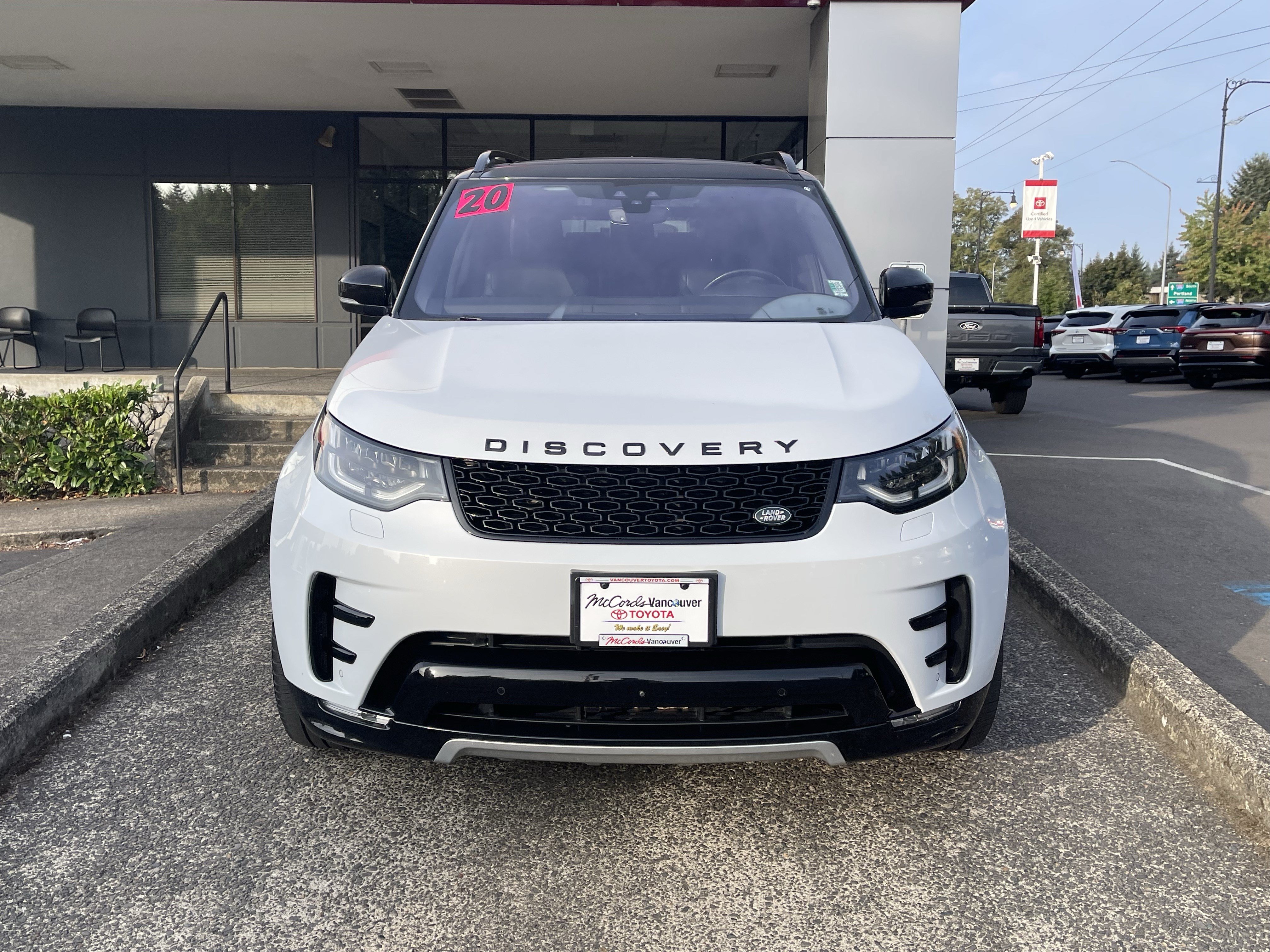 Used 2020 Land Rover Discovery HSE Luxury AWD/4WD image 2