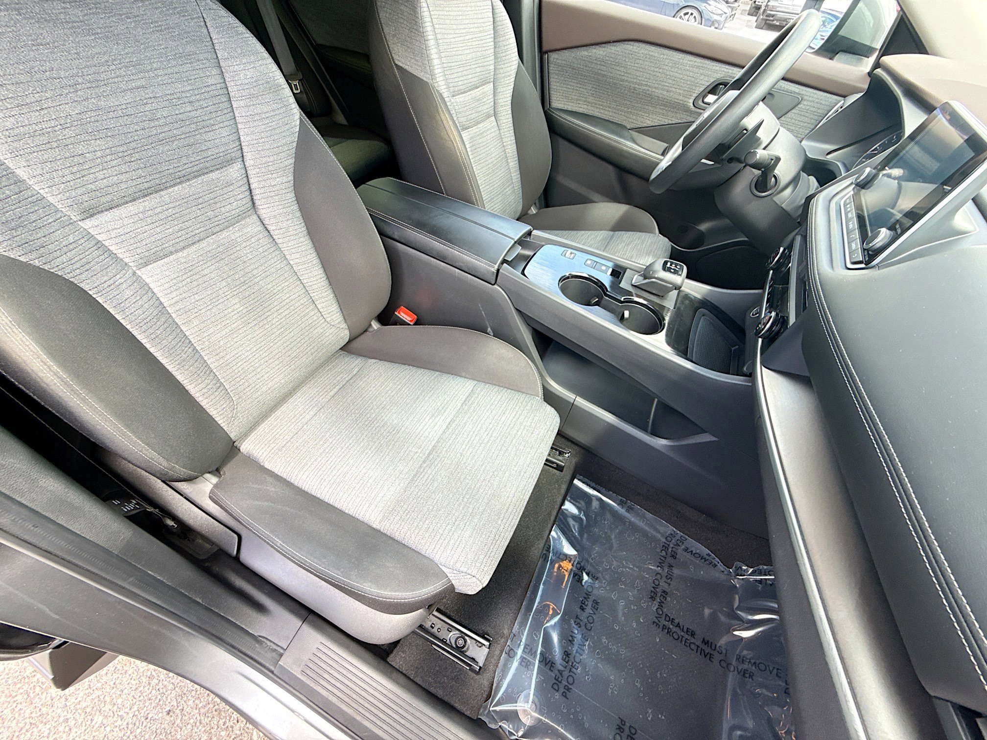 Used 2023 Nissan Rogue SV image 14