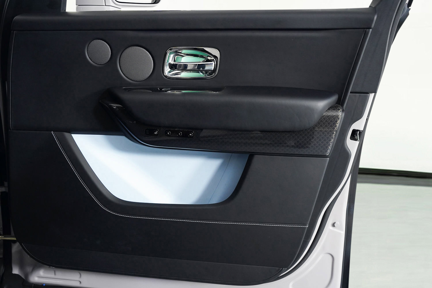 Used 2024 Rolls-Royce Cullinan Black Badge image 45