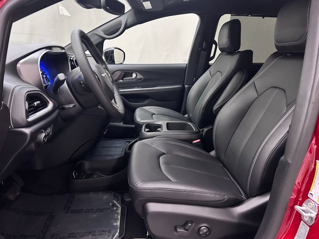 New 2026 Chrysler Pacifica Select AWD/4WD image 13