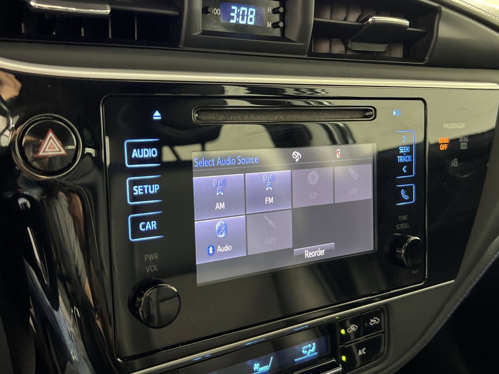 Used 2017 Toyota Corolla SE image 18