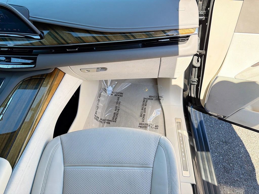Used 2021 Cadillac Escalade ESV Premium Luxury Platinum image 19
