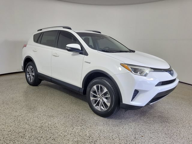 Used 2018 Toyota RAV4 LE Plus AWD/4WD image 4