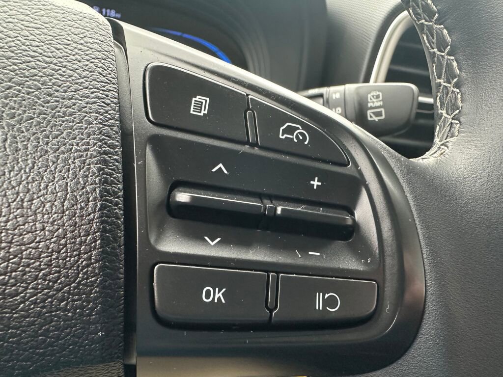 Used 2023 Hyundai Venue SEL w/ Cargo Package image 14