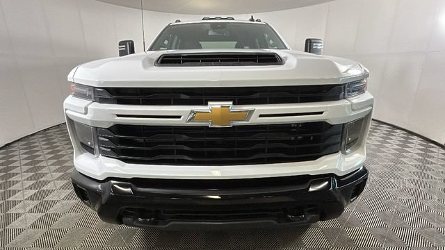 Used 2024 Chevrolet Silverado 2500 Custom w/ Custom Value Package AWD/4WD image 7