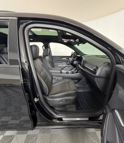 Certified 2025 Chevrolet Traverse High Country FWD image 5